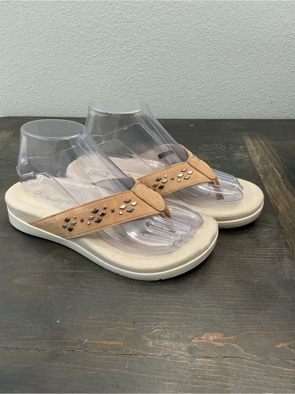 Spenco Laguna Stud Tan Suede Orthotic Thong Sandal Size 7